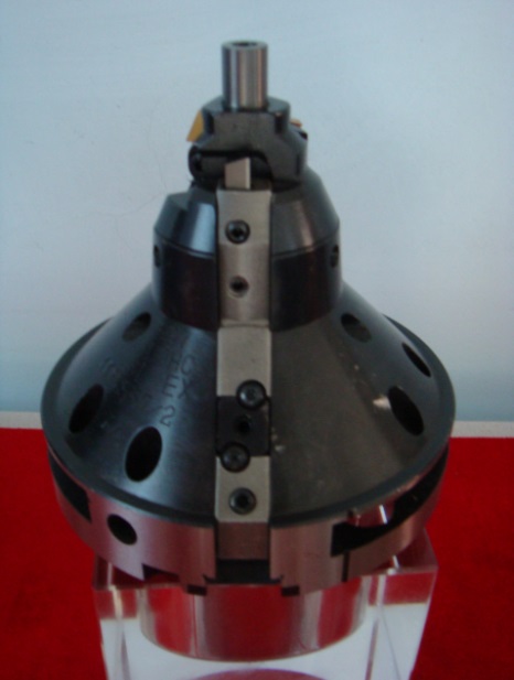 人工衛星（氣門圈及導管壓入後精加工）